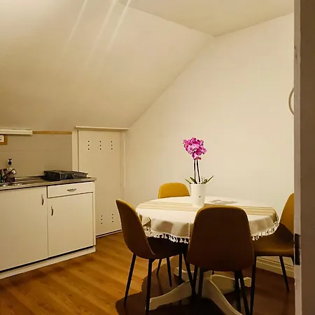 La Petite Maline Friends & Family