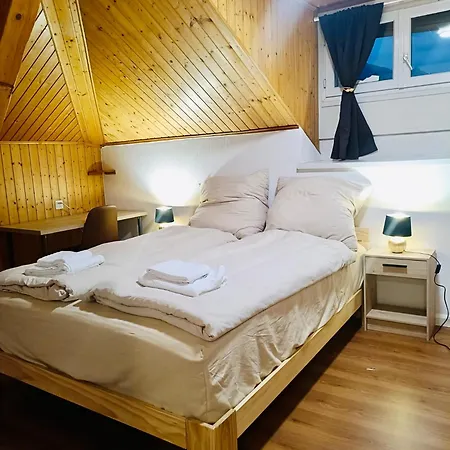 La Petite Maline Friends & Family