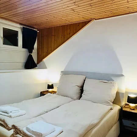 La Petite Maline Friends & Family *