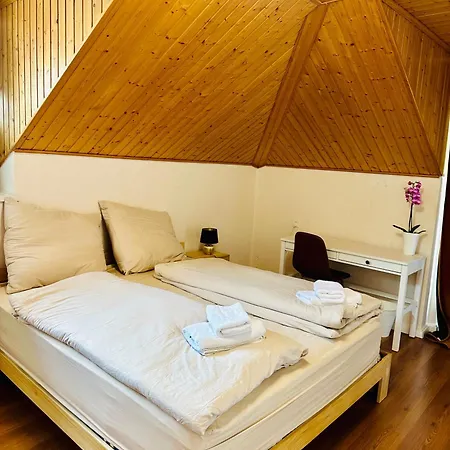 La Petite Maline Friends & Family