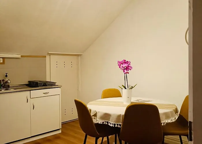 La Petite Maline Friends & Family